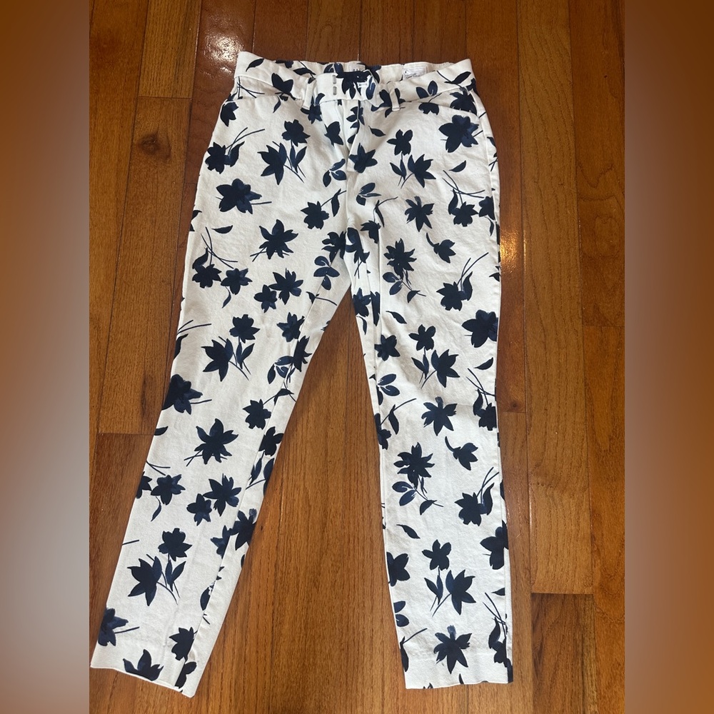 GAP White and Black Skinny Pants with Chic Floral Pattern